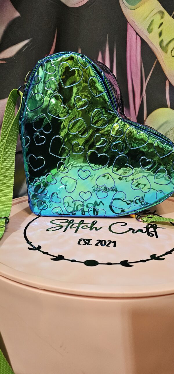 20250327_021351 Heart-shaped bag